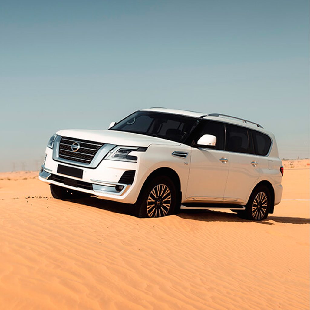A luxurious car on the Arabian desert